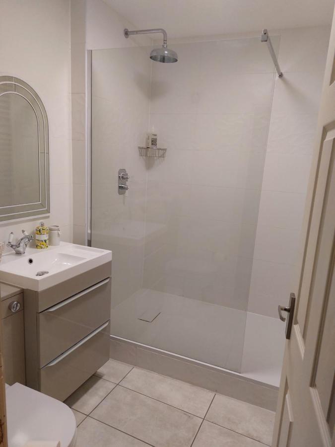 Romeo & Juliet'S With Private Parking Apartment Stratford-upon-Avon Bagian luar foto